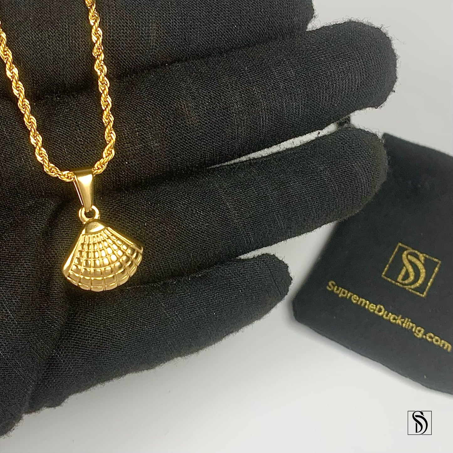 18K Gold Sea Shell Pendant Necklace