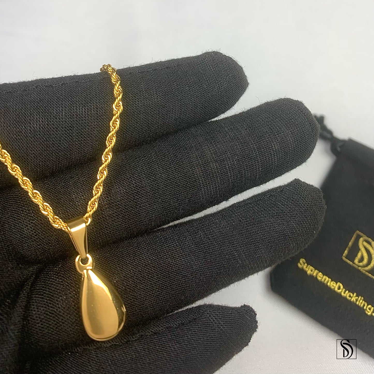 18K Gold Teardrop Pendant Necklace